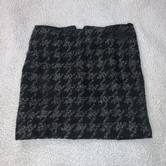 Chic Houndstooth Skirt - Picture 1 of 4